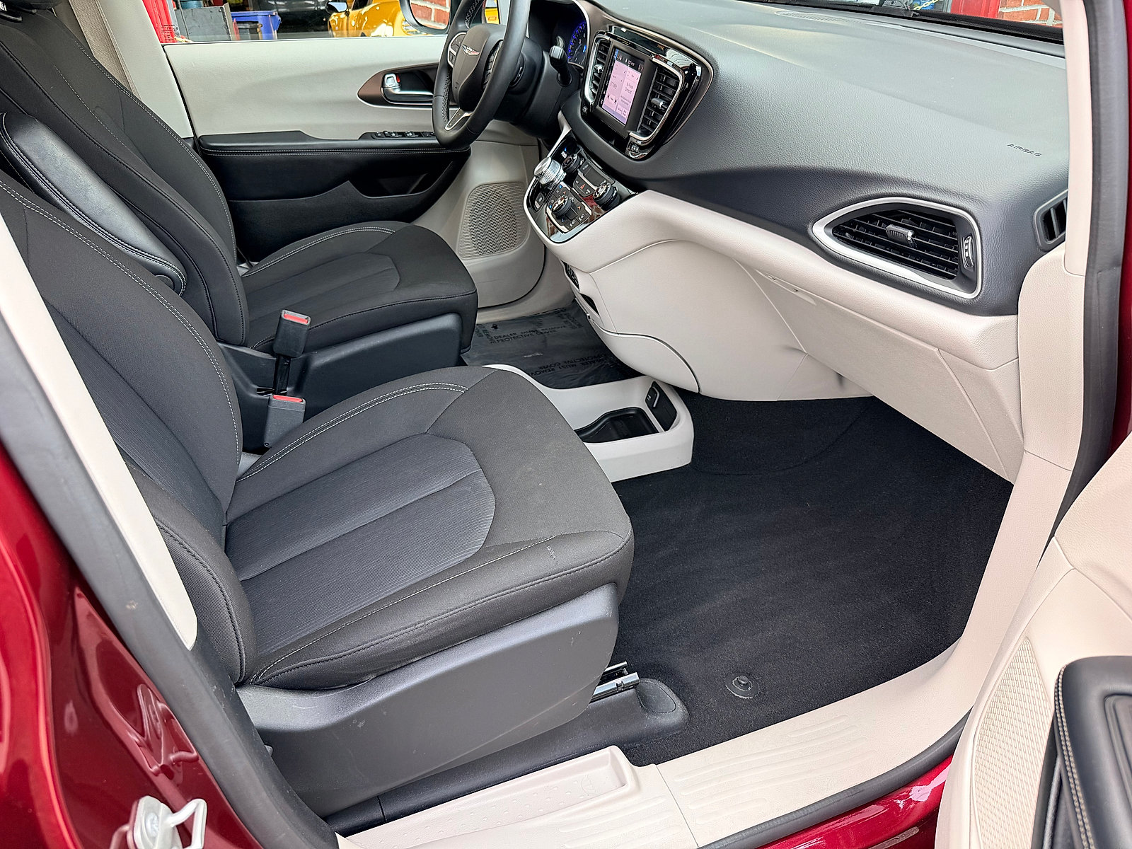 Used 2023 Chrysler Voyager LX FWD image 37