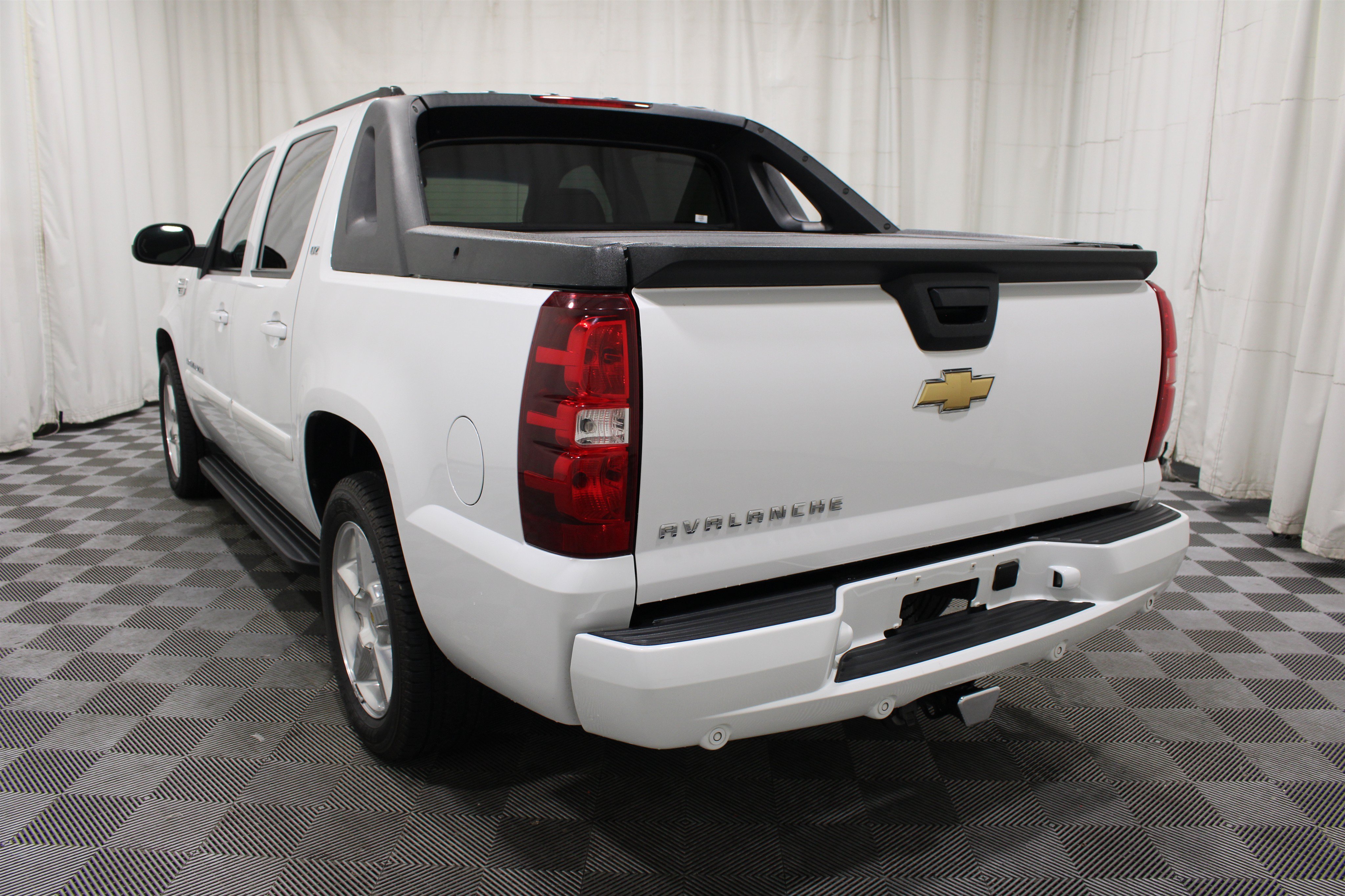 Used 2007 Chevrolet Avalanche LTZ w/ LTZ Preferred Equipment Group AWD/4WD image 28