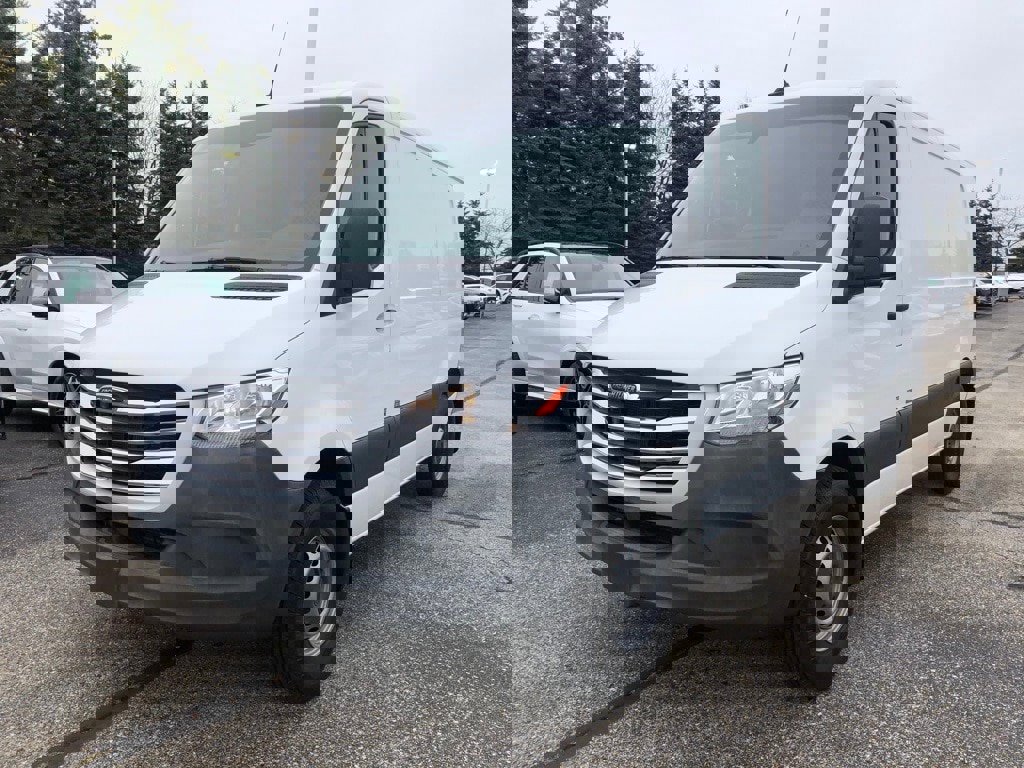 Used 2019 Freightliner Sprinter 2500 w/ Driver Convenience Package image 3