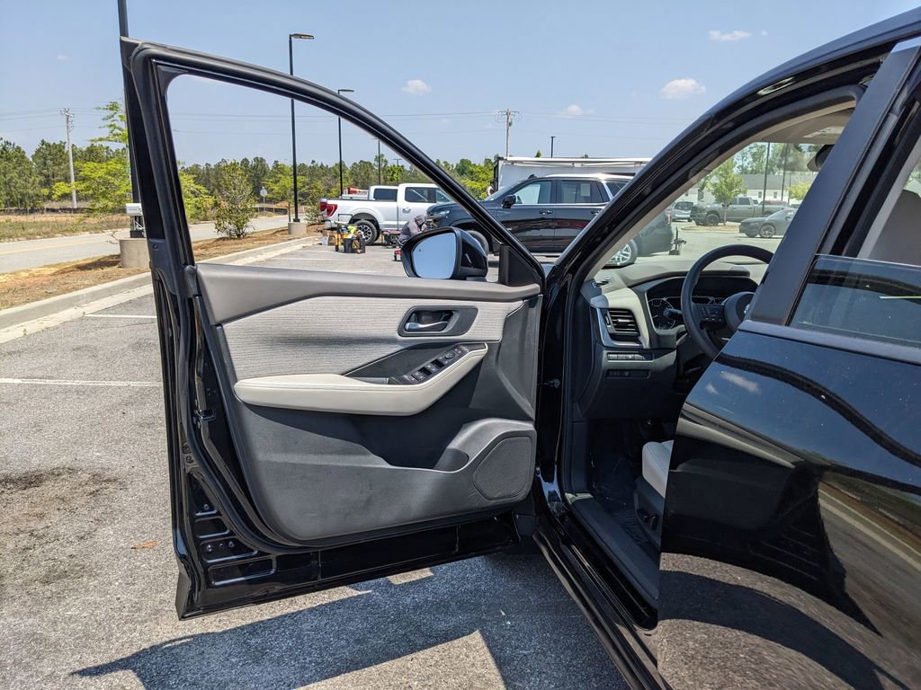 Used 2023 Nissan Rogue SV FWD image 48