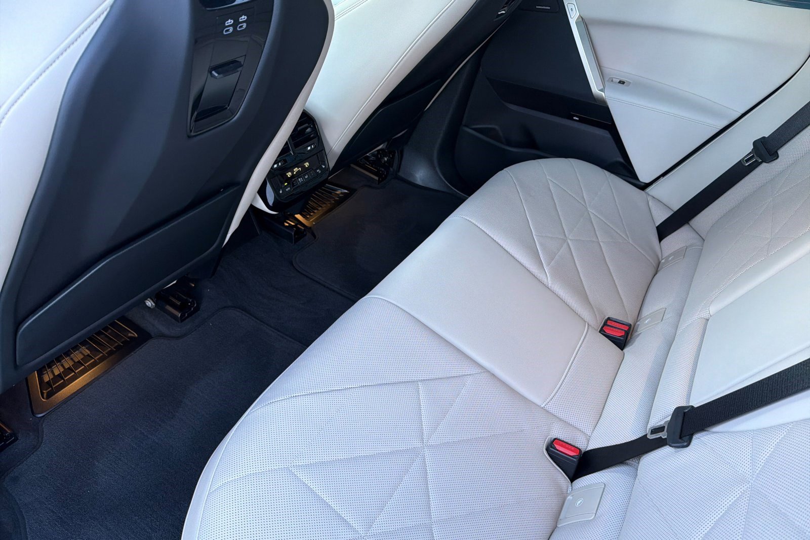 Certified 2023 BMW iX xDrive50 w/ Ultimate Package 2 image 15