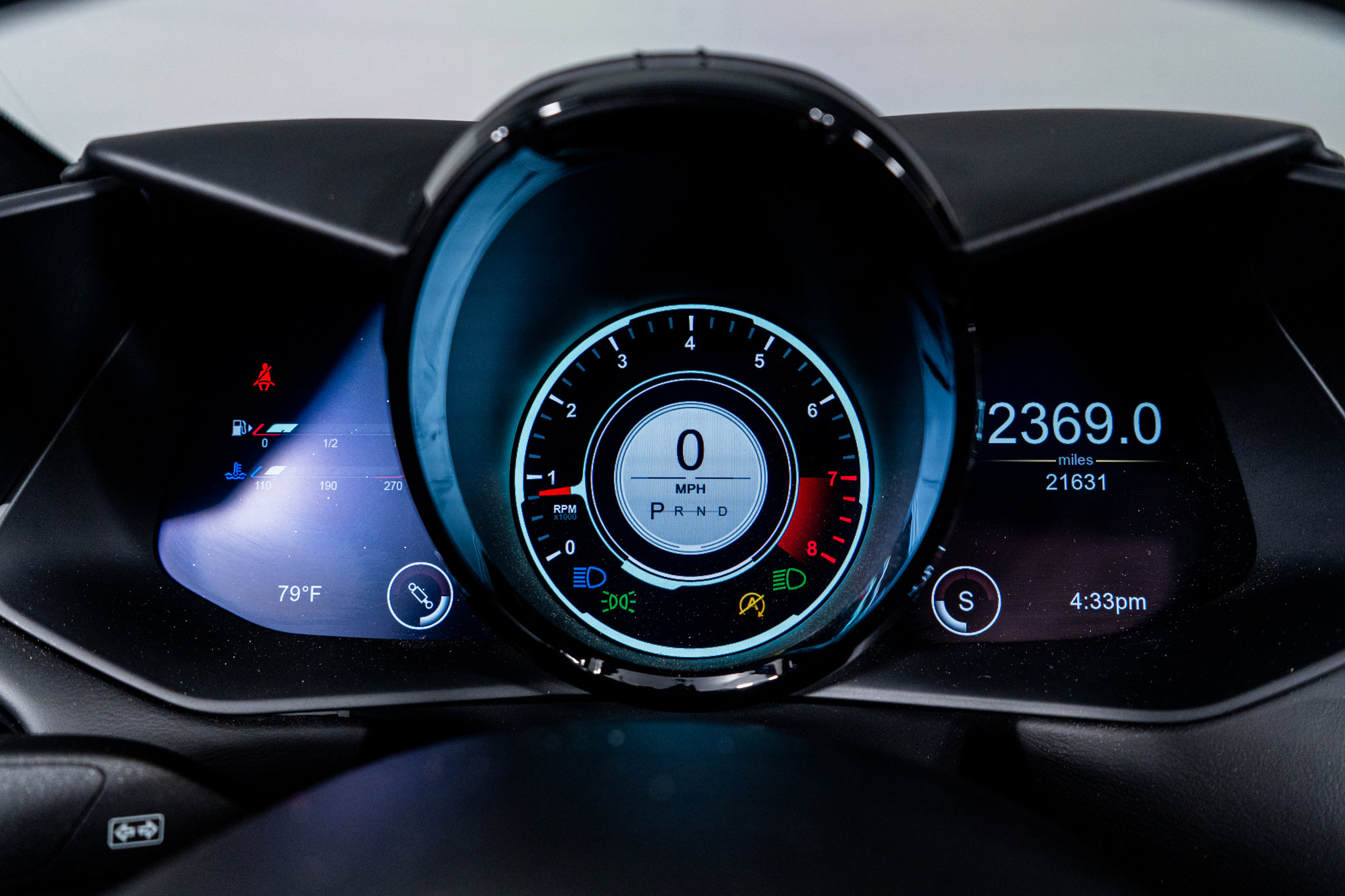 Used 2021 Aston Martin V8 Vantage Roadster image 40