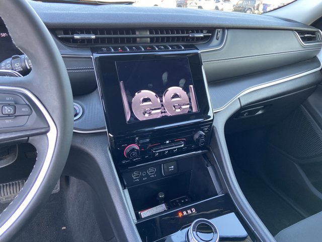Used 2024 Jeep Grand Cherokee Laredo image 23