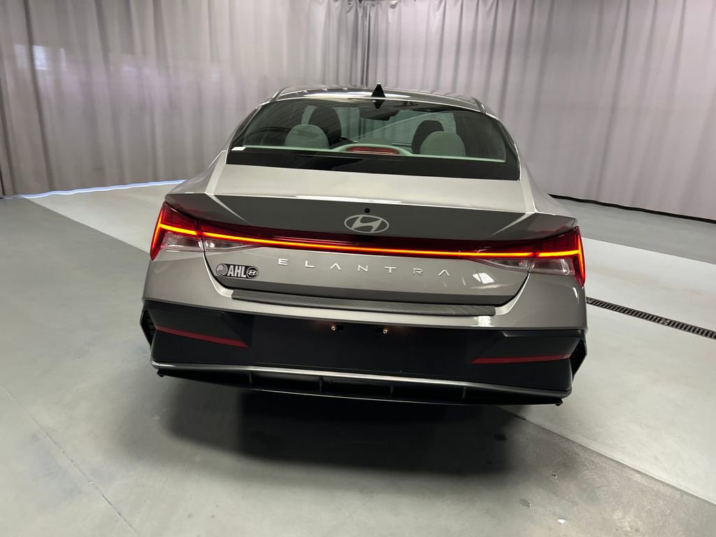 Used 2024 Hyundai Elantra SEL w/ Convenience Package image 6
