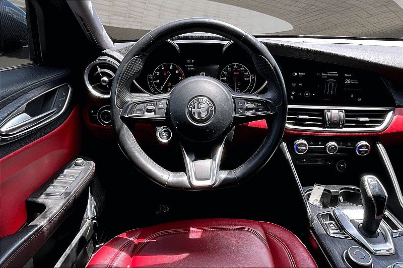 Used 2020 Alfa Romeo Giulia w/ Nero Edizione RWD image 3