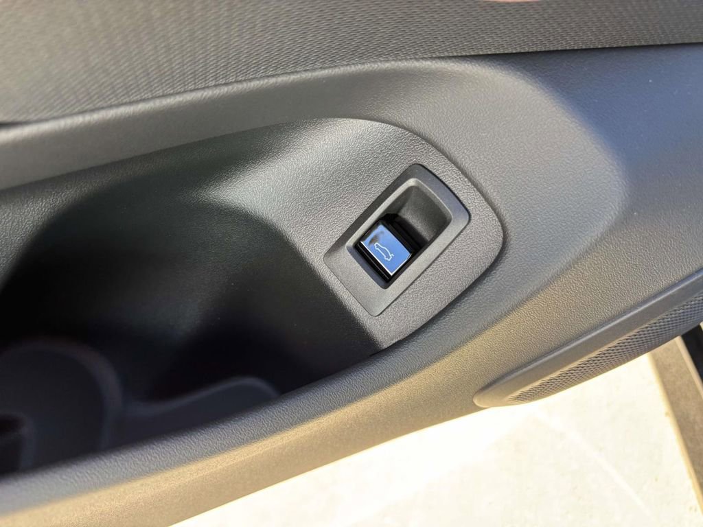 New 2026 BMW 550e xDrive w/ Executive Package image 14