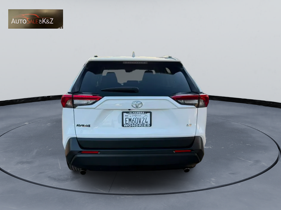 Used 2019 Toyota RAV4 LE FWD image 5