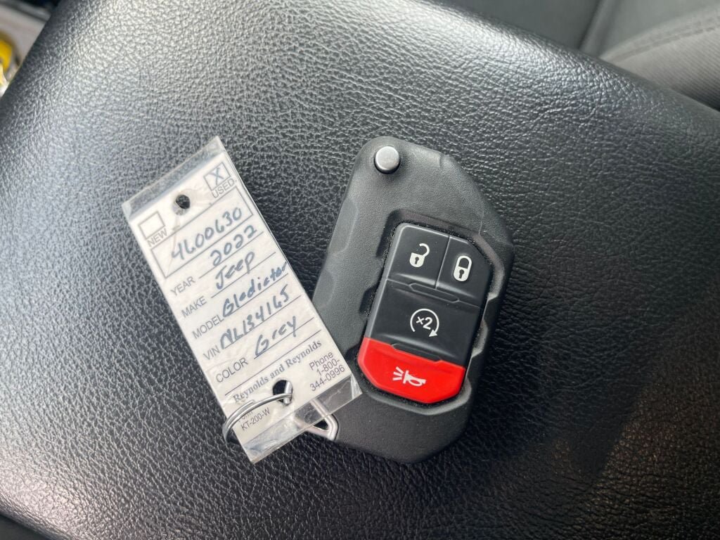 Used 2022 Jeep Gladiator Sport AWD/4WD image 4