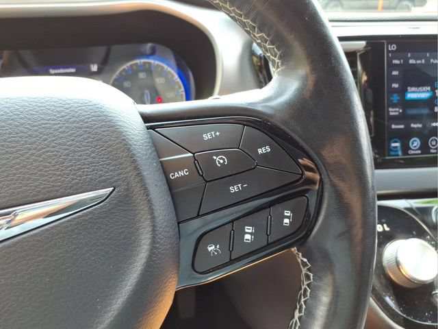 Used 2020 Chrysler Pacifica Touring-L w/ Advanced Safetytec Group AWD/4WD image 18
