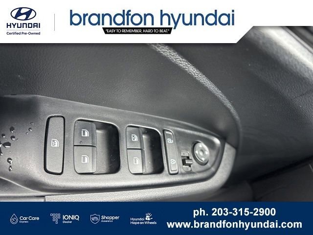 Certified 2025 Hyundai Venue Limited FWD image 13