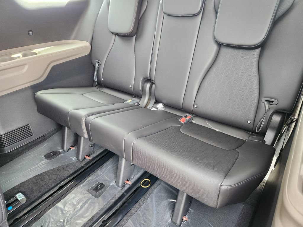 New 2026 Kia Carnival FWD image 10