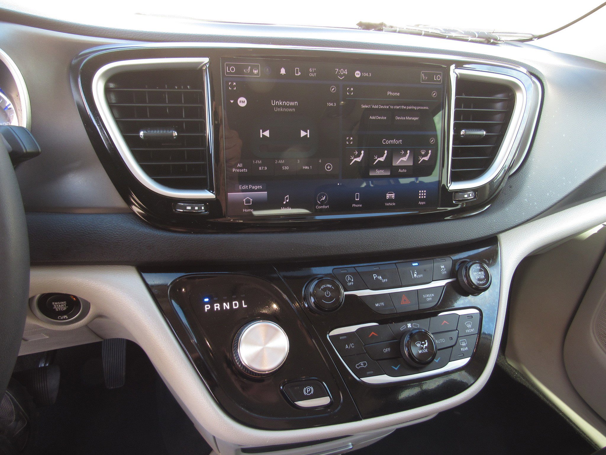 Used 2024 Chrysler Pacifica Touring-L image 19