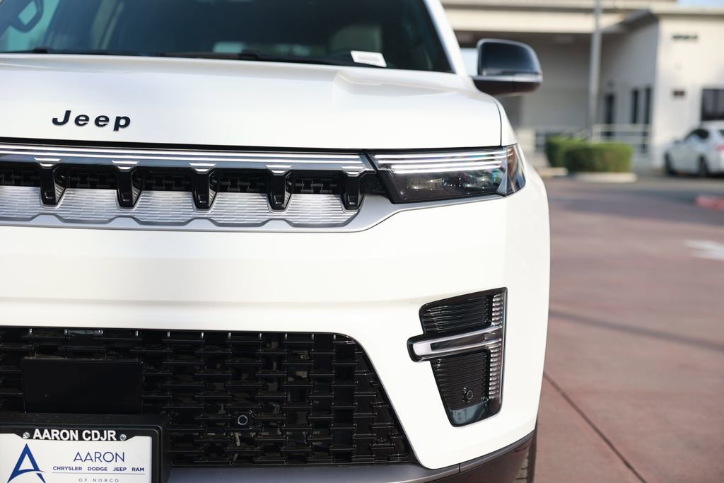 New 2026 Jeep Grand Wagoneer L 2WD image 5