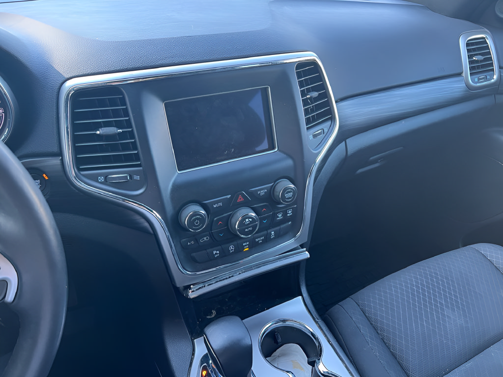 Used 2019 Jeep Grand Cherokee Laredo AWD/4WD image 24