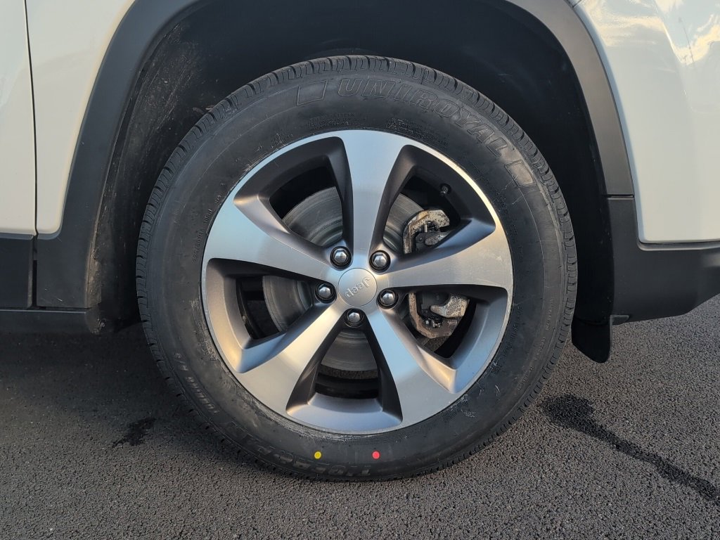 Used 2022 Jeep Cherokee Limited image 11