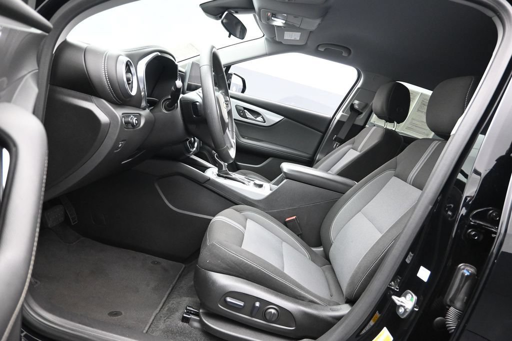 Used 2024 Chevrolet Blazer LT w/ Midnight/Sport Edition FWD image 11