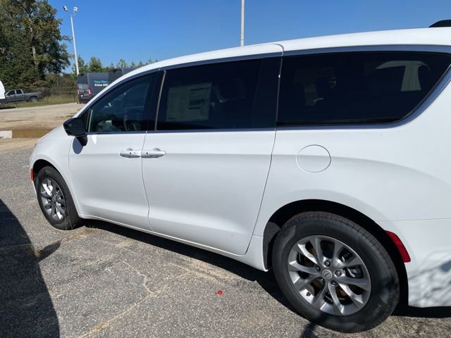 New 2026 Chrysler Pacifica Select image 12