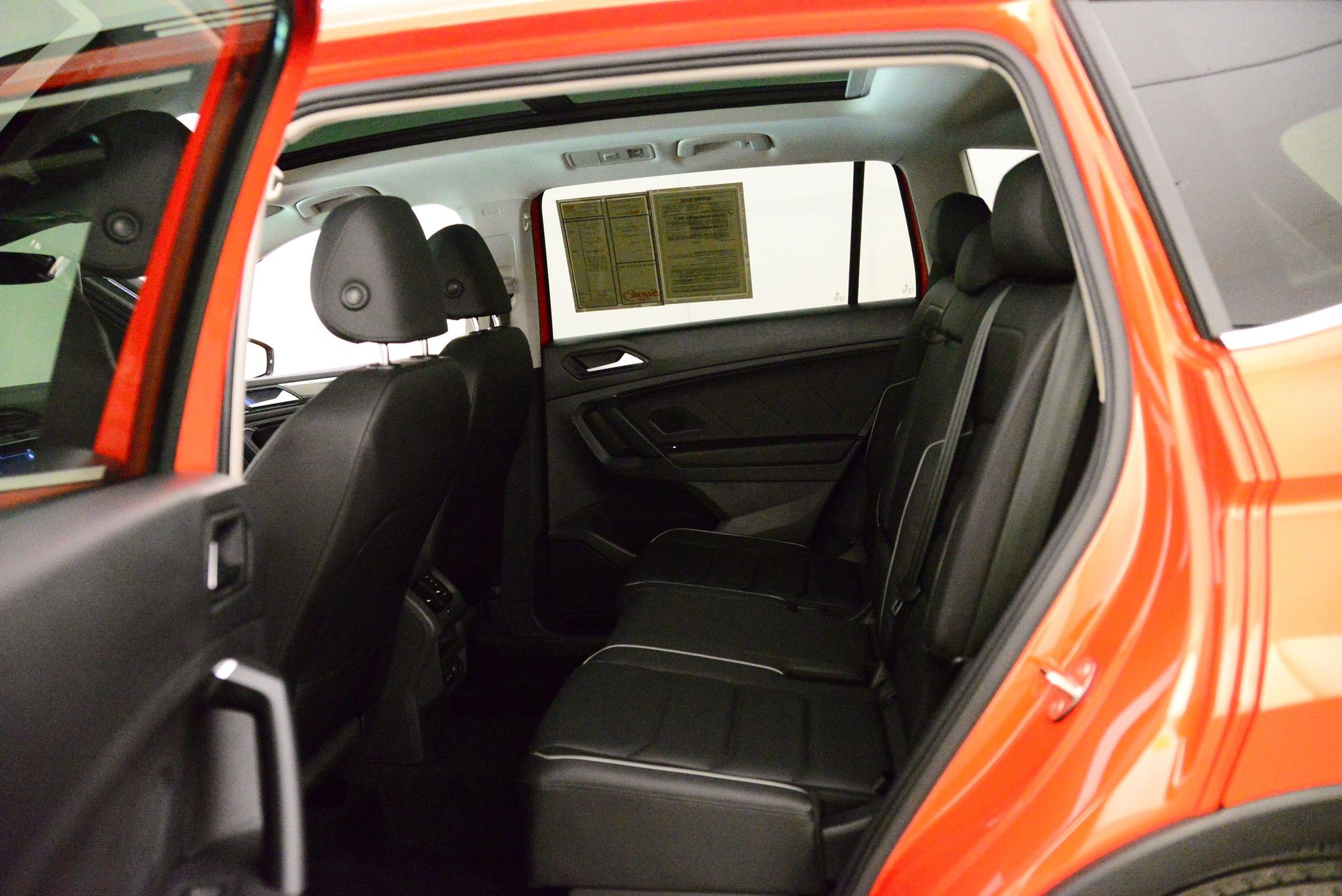 Used 2019 Volkswagen Tiguan SEL Premium image 13