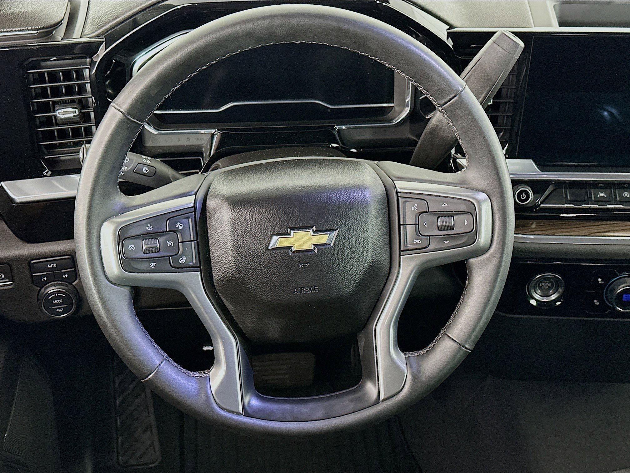 Used 2023 Chevrolet Silverado 1500 LT AWD/4WD image 18