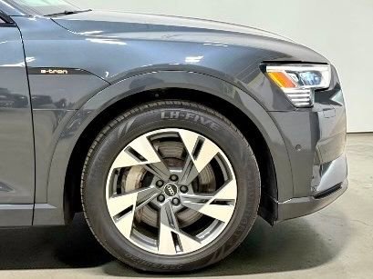 Used 2021 Audi e-tron Premium w/ Convenience Plus Package image 16