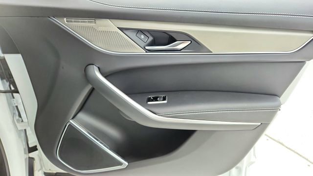 Used 2025 Jaguar F-PACE R-Dynamic S image 22