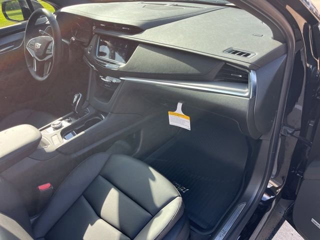 New 2026 Cadillac XT5 Luxury w/ LPO, ONYX Package image 34