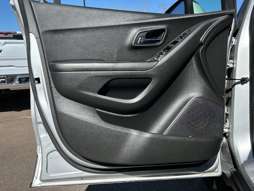 Used 2022 Chevrolet Trax LT w/ Driver Confidence Package AWD/4WD image 29