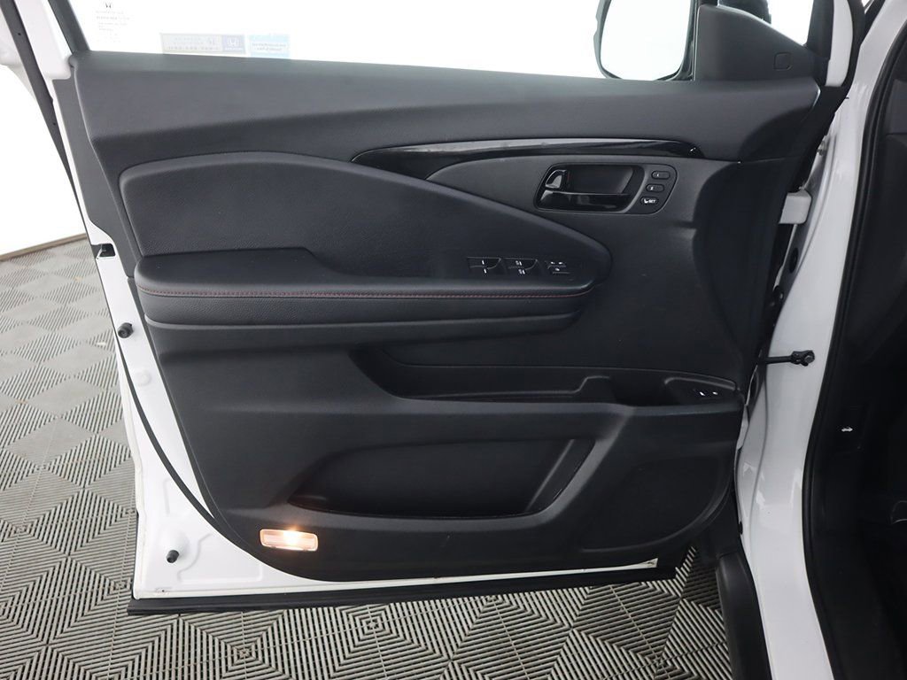 Used 2024 Honda Passport Black Edition image 27