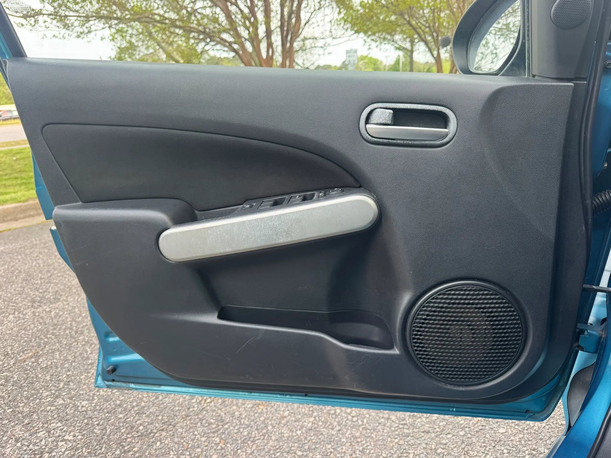 Used 2011 MAZDA MAZDA2 Touring FWD image 9