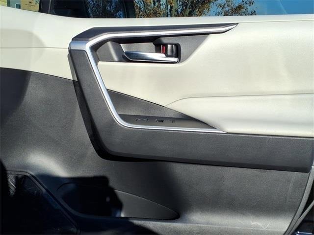 Used 2022 Toyota RAV4 XLE image 20