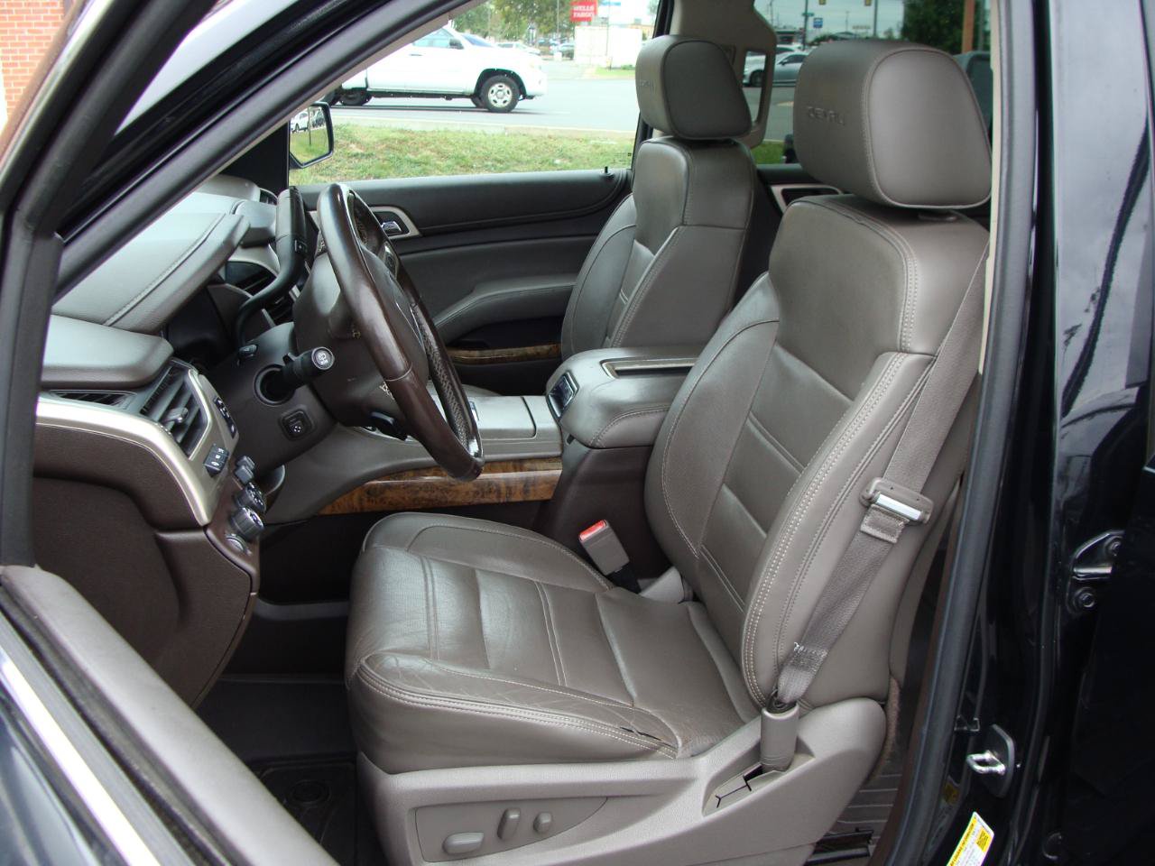 Used 2015 GMC Yukon XL Denali w/ Touring Package AWD/4WD image 7
