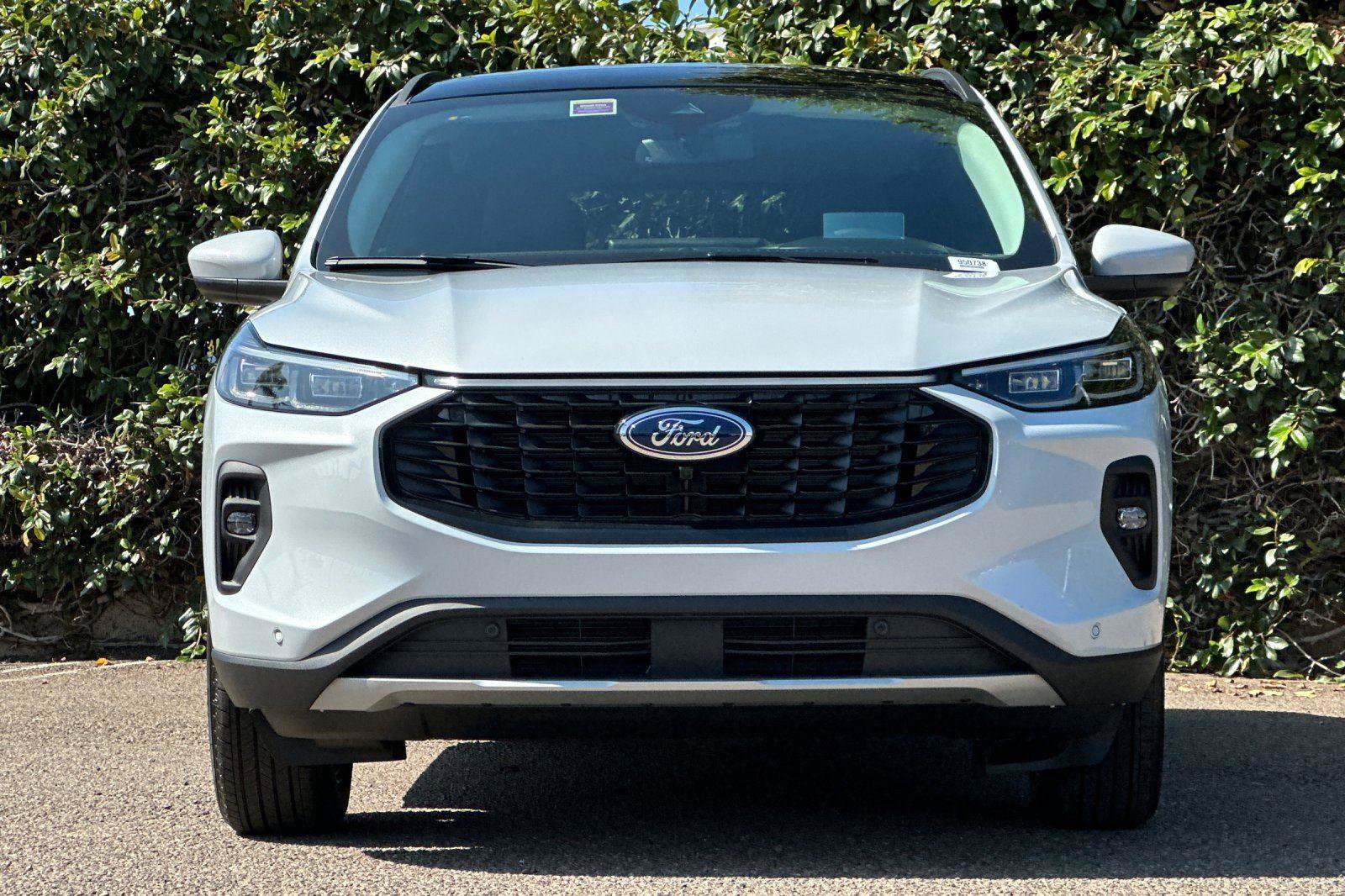New 2025 Ford Escape SE w/ PHEV Premium Package image 2