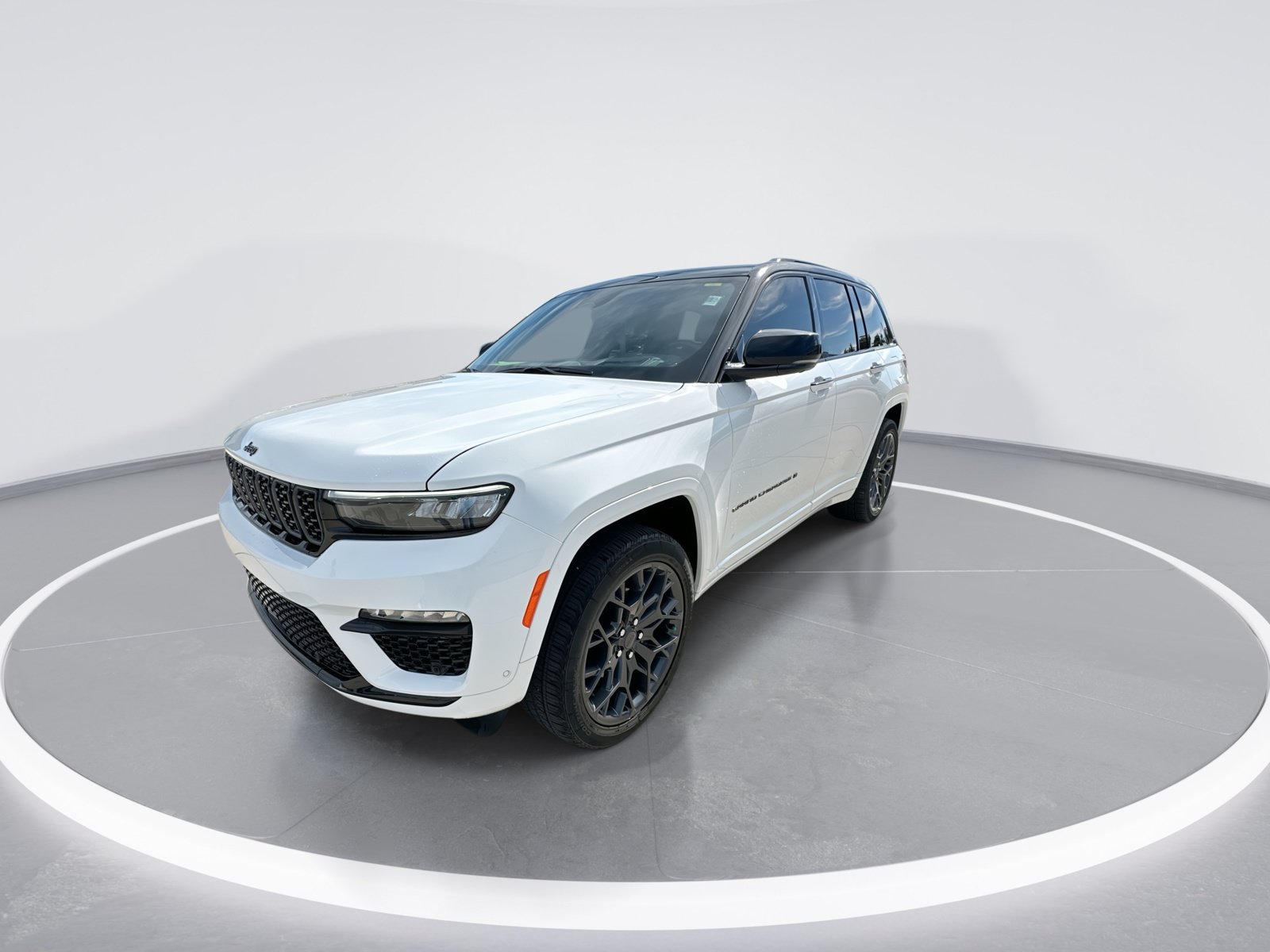 Used 2025 Jeep Grand Cherokee Summit AWD/4WD image 4