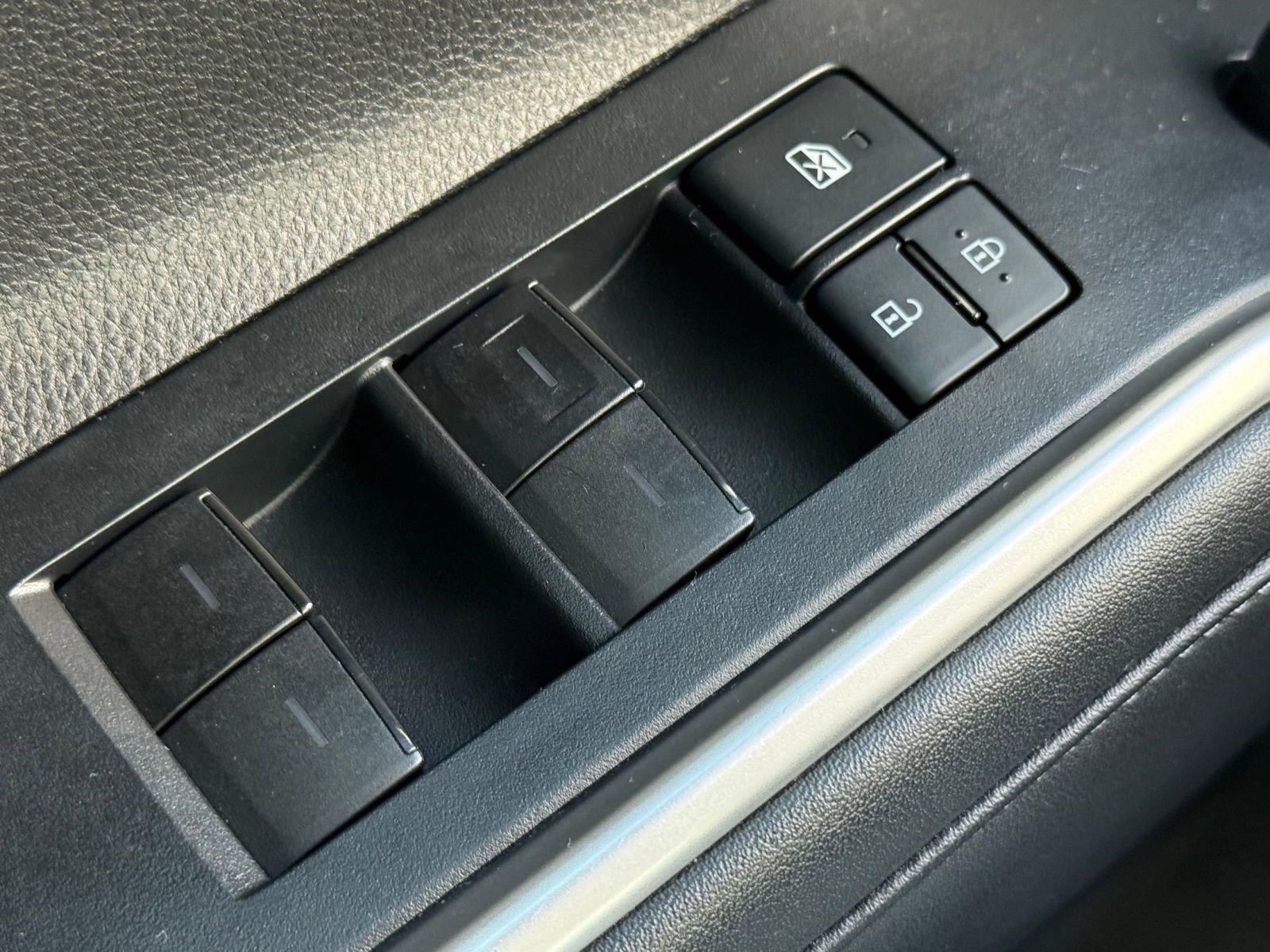 Used 2020 Toyota Highlander XLE image 26