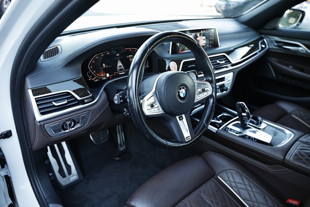 Used 2022 BMW 750i xDrive w/ Luxury Rear Seating Package image 21