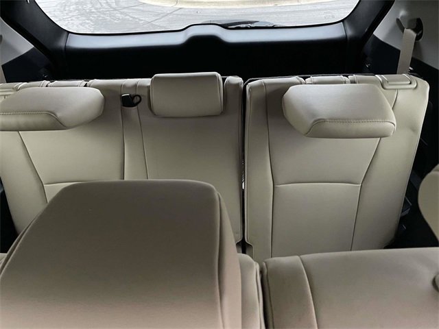 Used 2020 Toyota Highlander XLE image 18