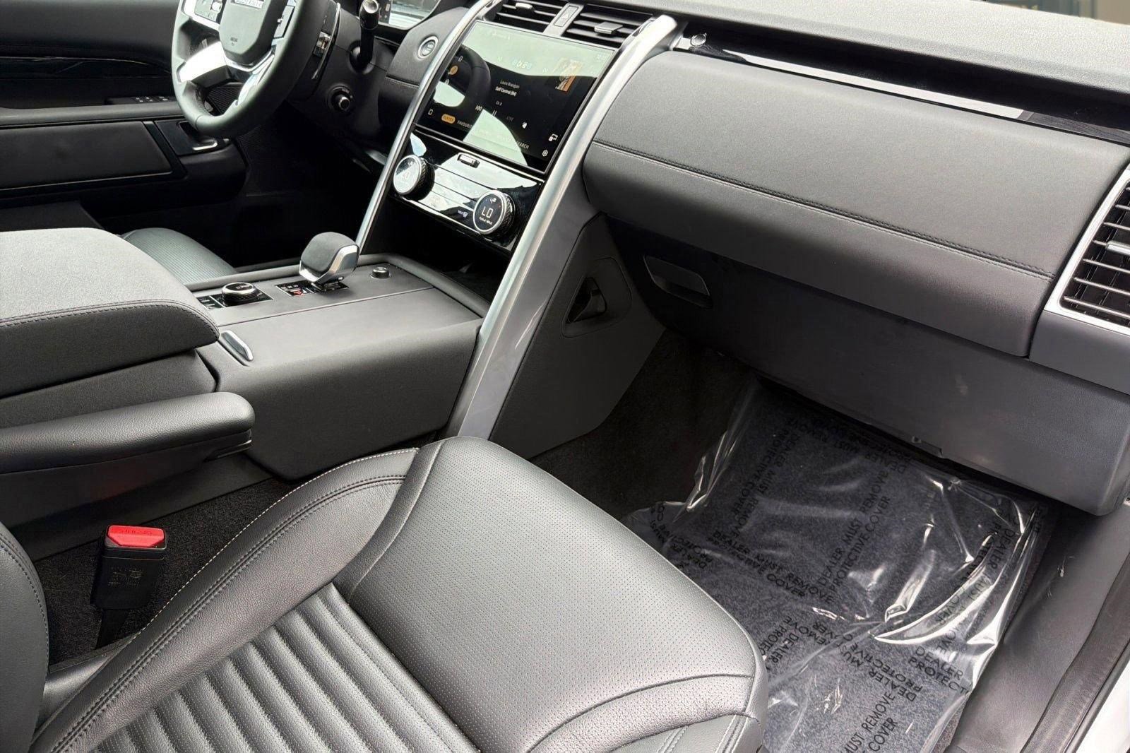 Used 2025 Land Rover Discovery S AWD/4WD image 34