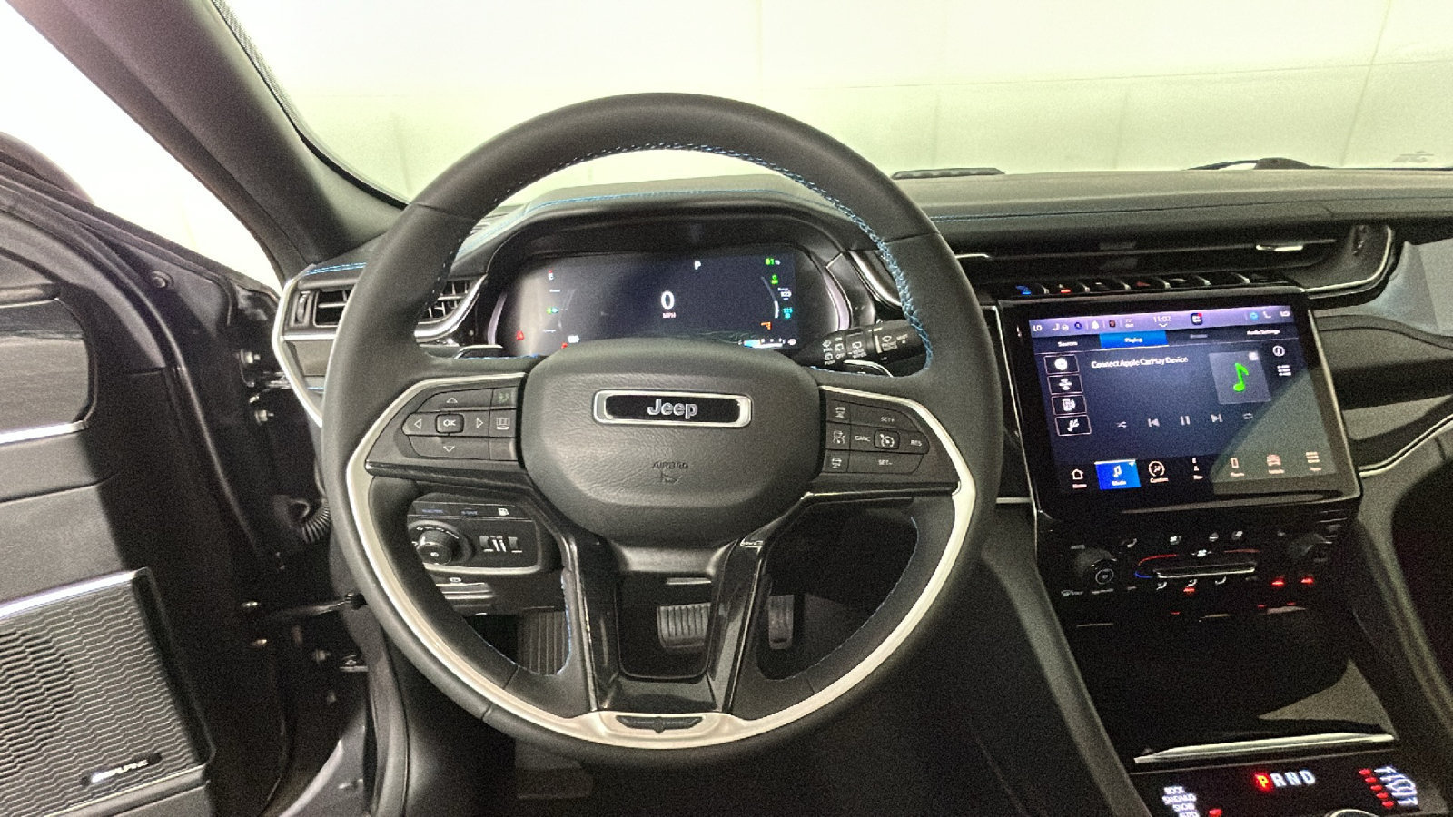 Used 2022 Jeep Grand Cherokee Trailhawk AWD/4WD image 16