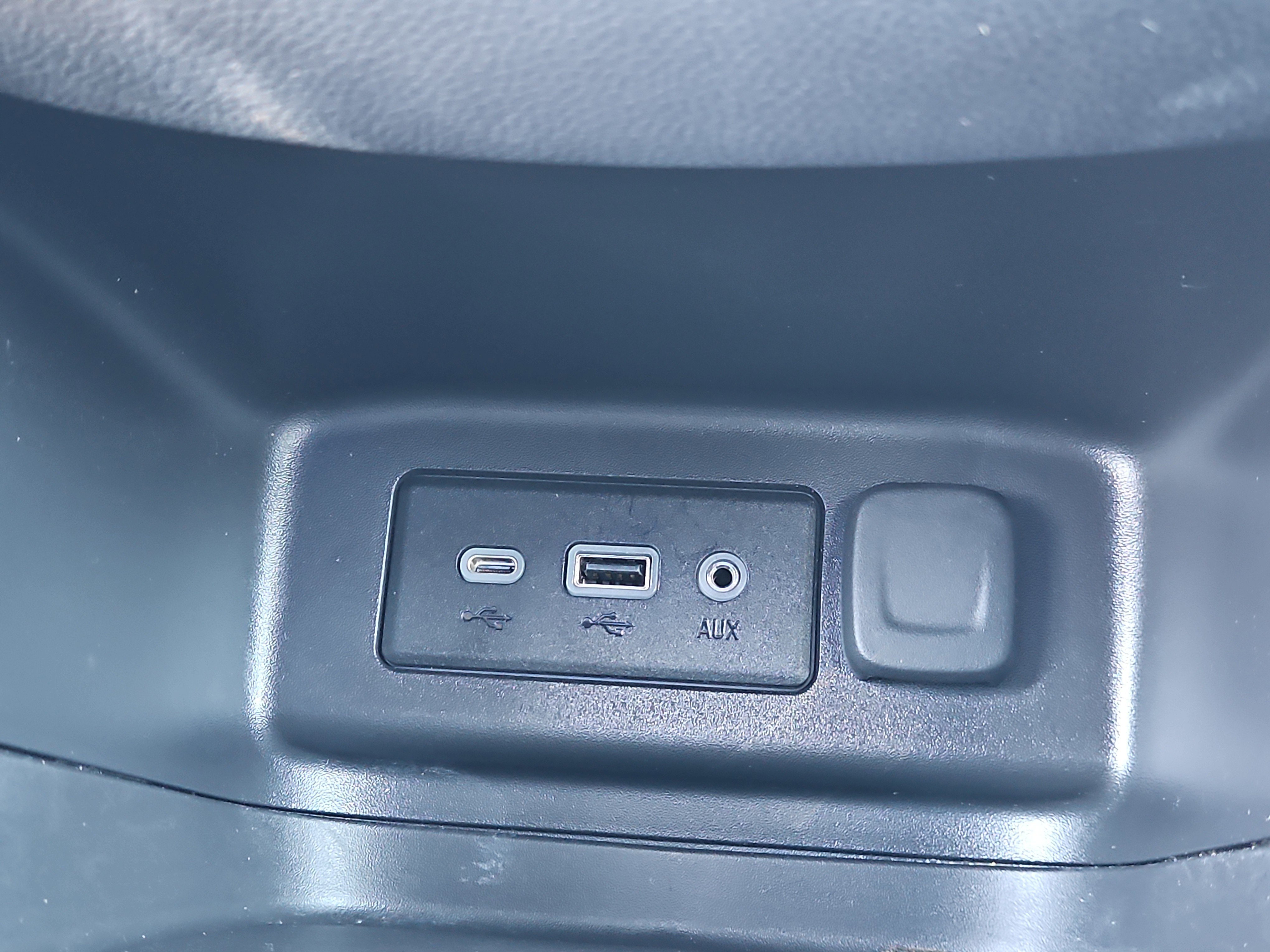 Used 2024 Chevrolet Equinox LT FWD image 28