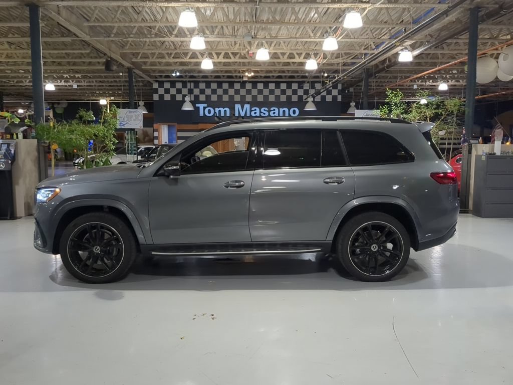 Used 2025 Mercedes-Benz GLS 580 4MATIC image 10