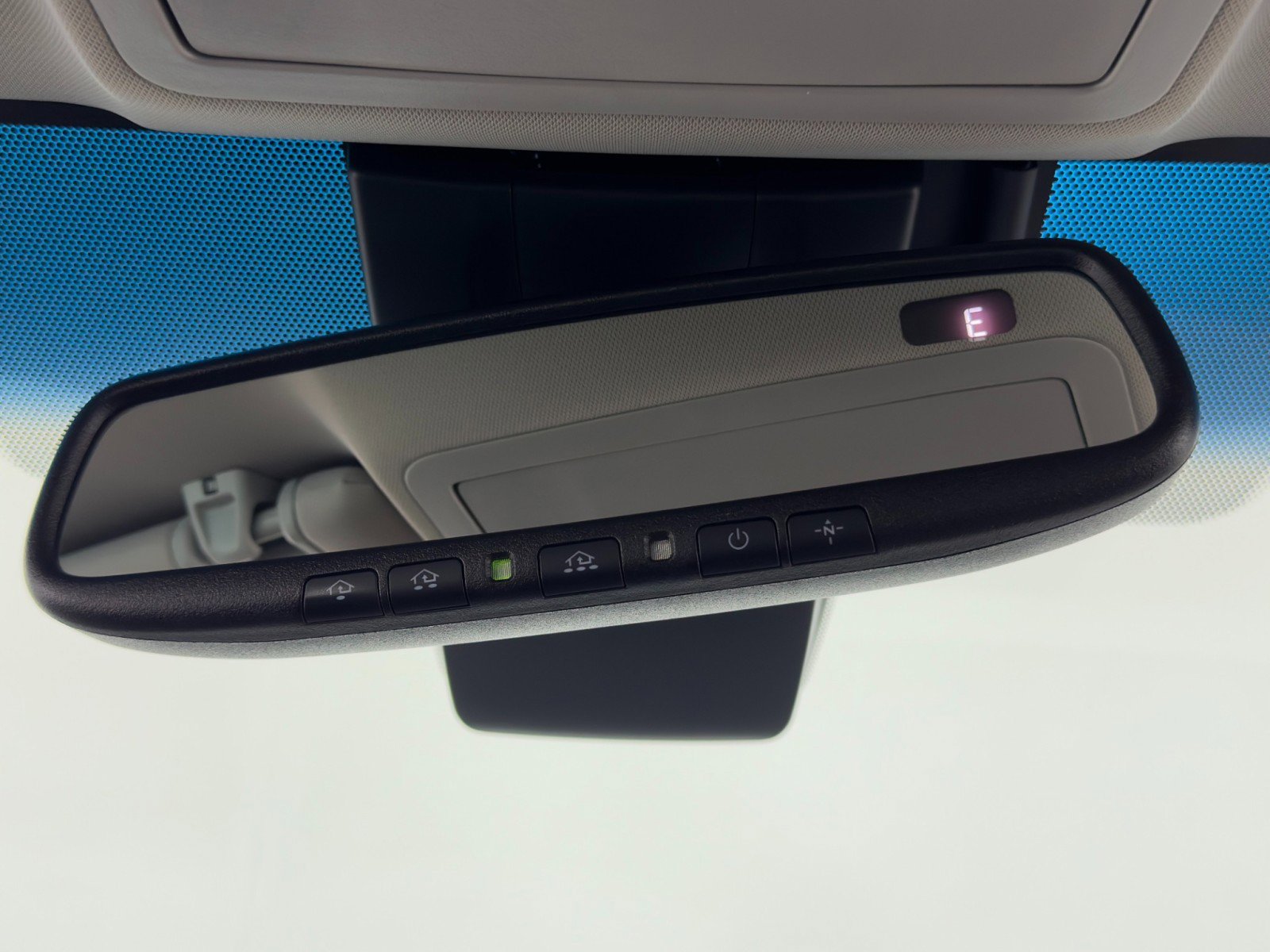 Used 2016 Toyota Avalon Limited w/ Toyota Safety Sense Package image 30