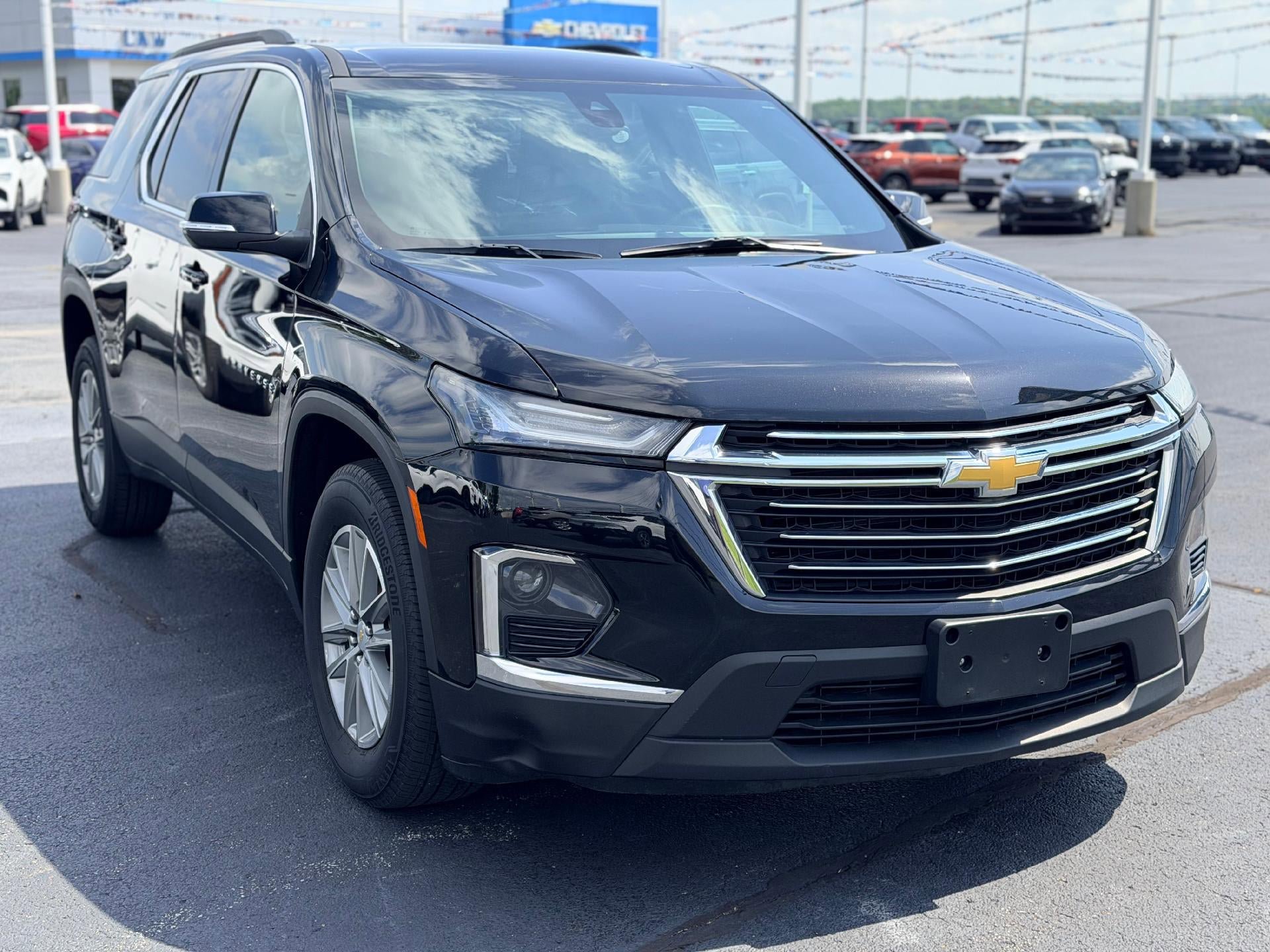 Used 2023 Chevrolet Traverse LT FWD image 3