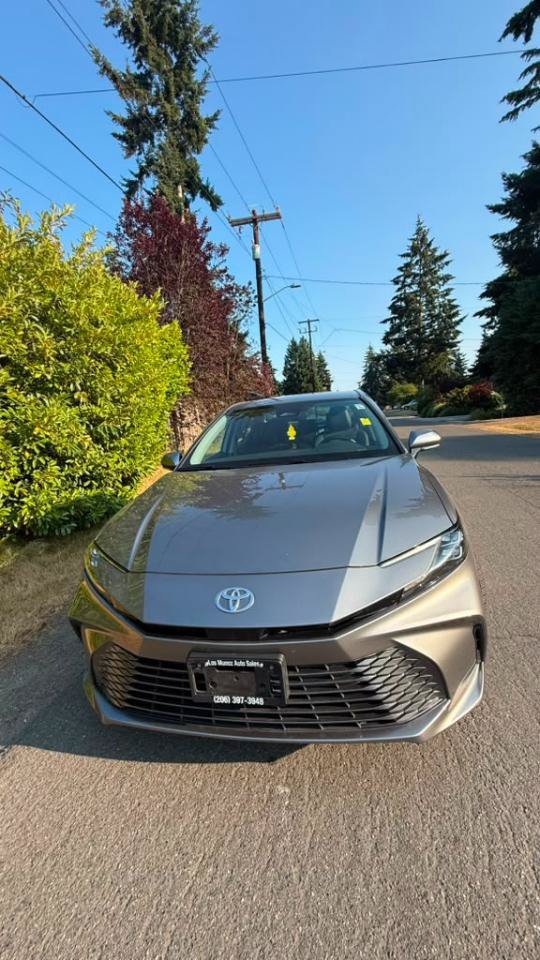 Used 2025 Toyota Camry XLE FWD image 12