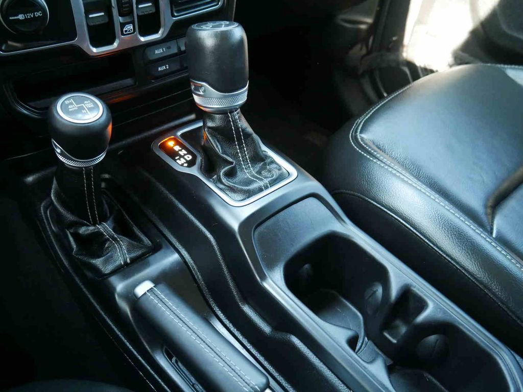 Used 2018 Jeep Wrangler Unlimited Sahara image 30