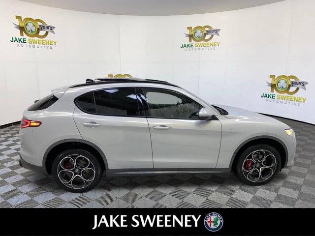 Used 2023 Alfa Romeo Stelvio Ti AWD/4WD image 11