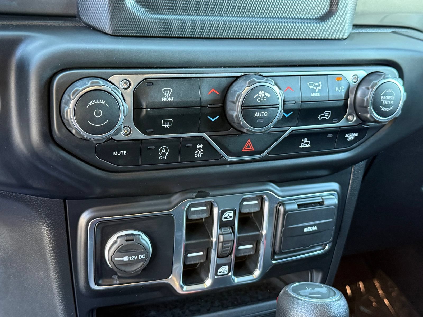 Used 2021 Jeep Wrangler Unlimited Sahara AWD/4WD image 31