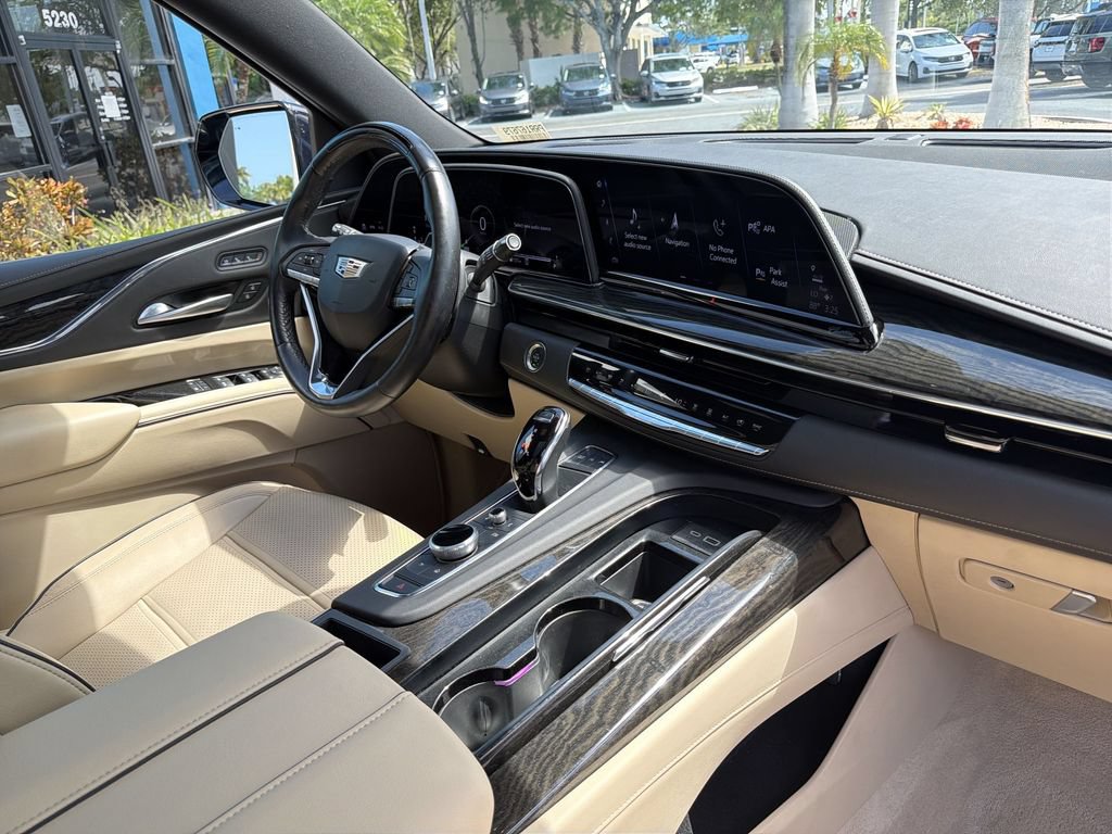 Used 2024 Cadillac Escalade Premium Luxury AWD/4WD image 26