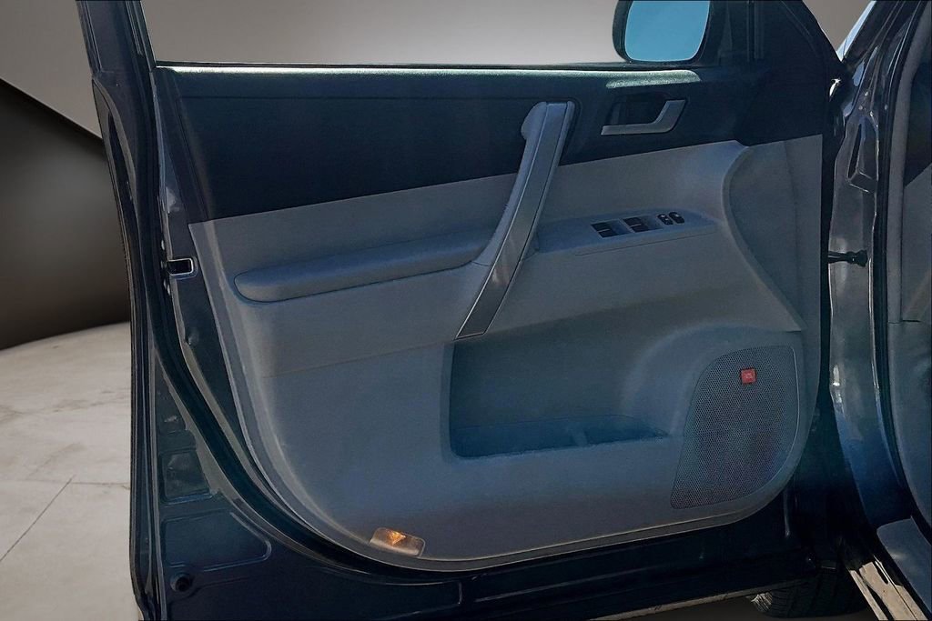 Used 2012 Toyota Highlander SE w/ Tow Pkg image 20