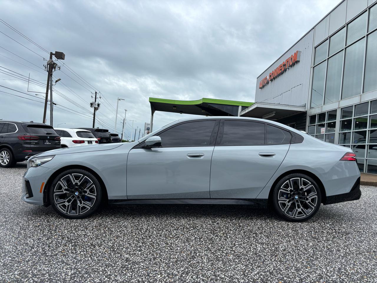 Used 2026 BMW 530i w/ M Sport Package RWD image 4