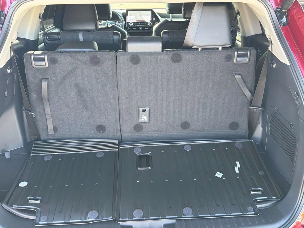 Certified 2025 Toyota Highlander XLE AWD/4WD image 8